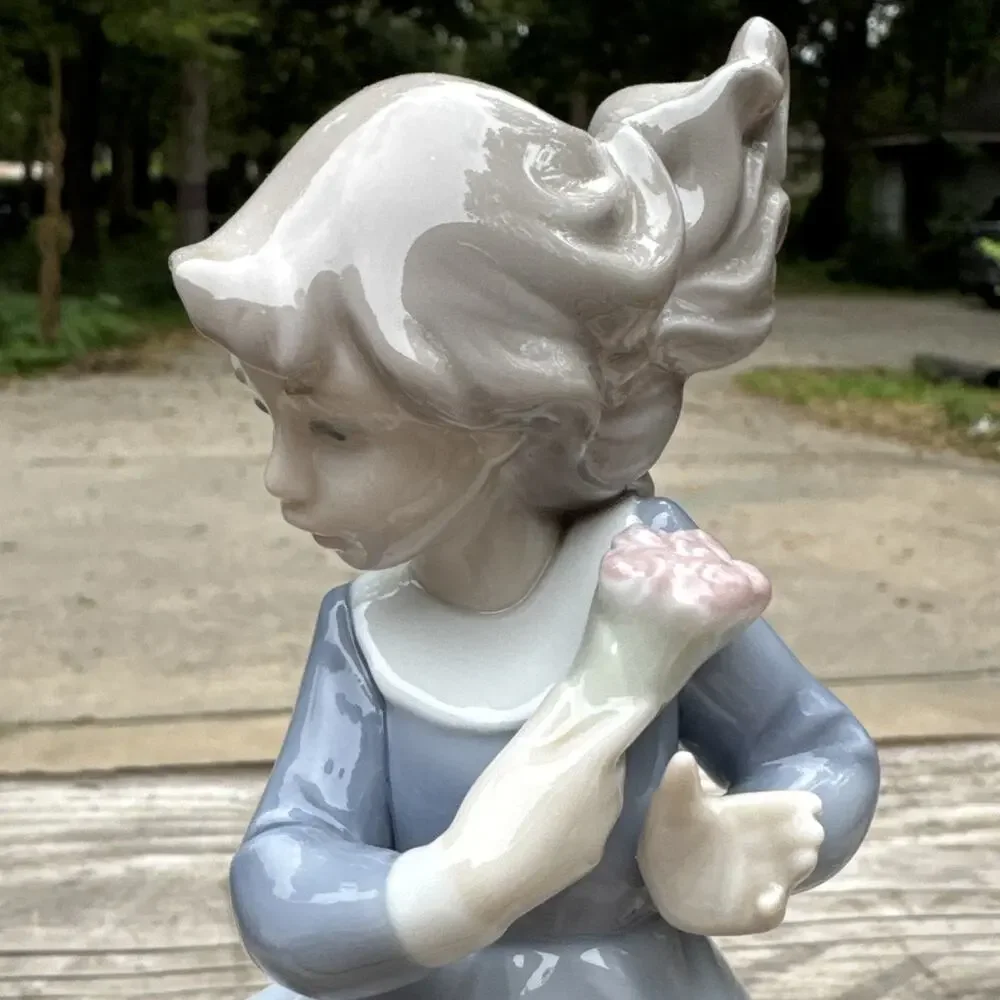Vtg Lladro Nao Girl On A Windy Day With Bouquet Blue Gown 1988